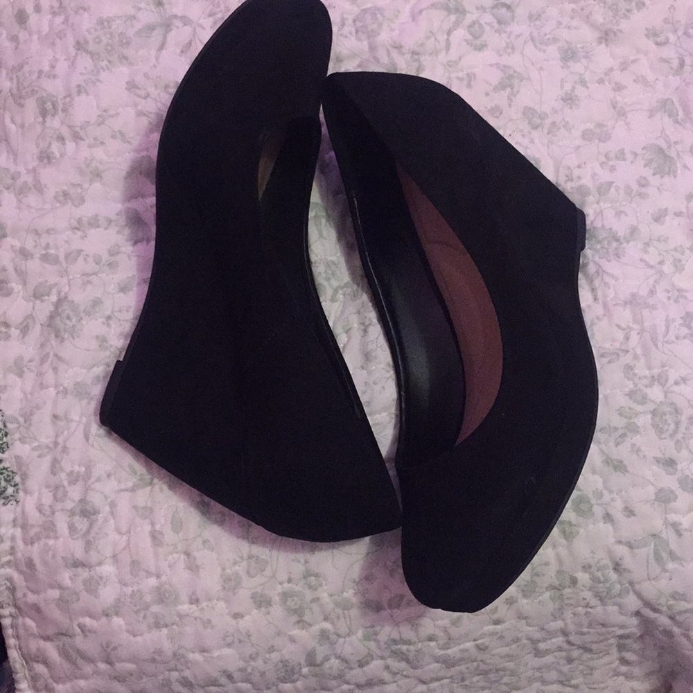 NEW APT 9 COMFORT HEELS